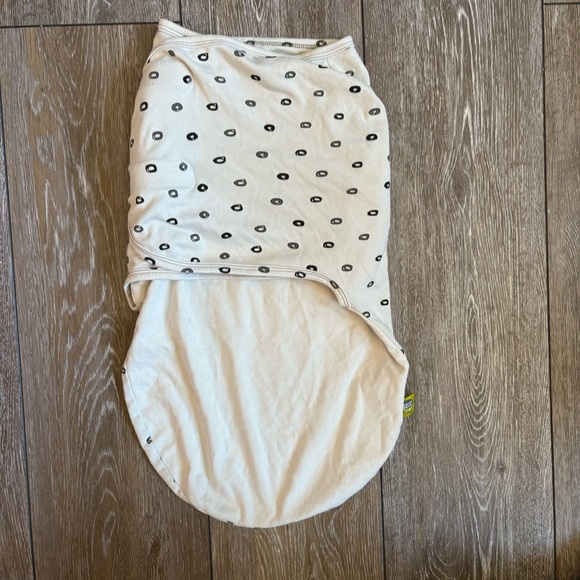 Nested Bean Weighted Swaddle - Picture 6 of 6